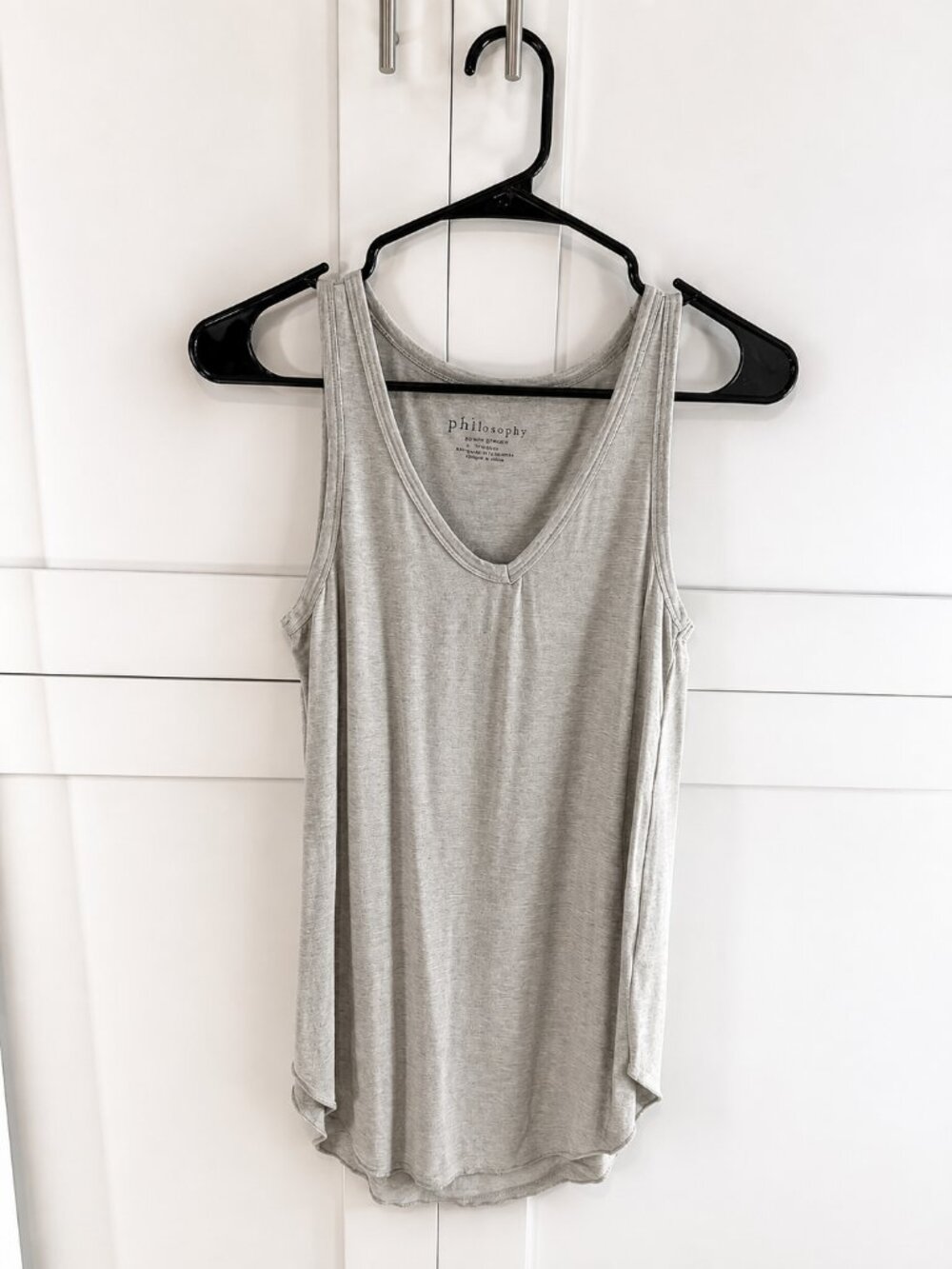 Philosophy Republic Clothing Gray V-Neck Tank Top | Women's Small | Soft Rayon B